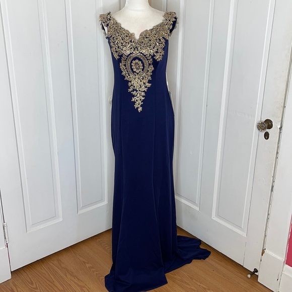 The Alina Dress - Picture 2 of 15
